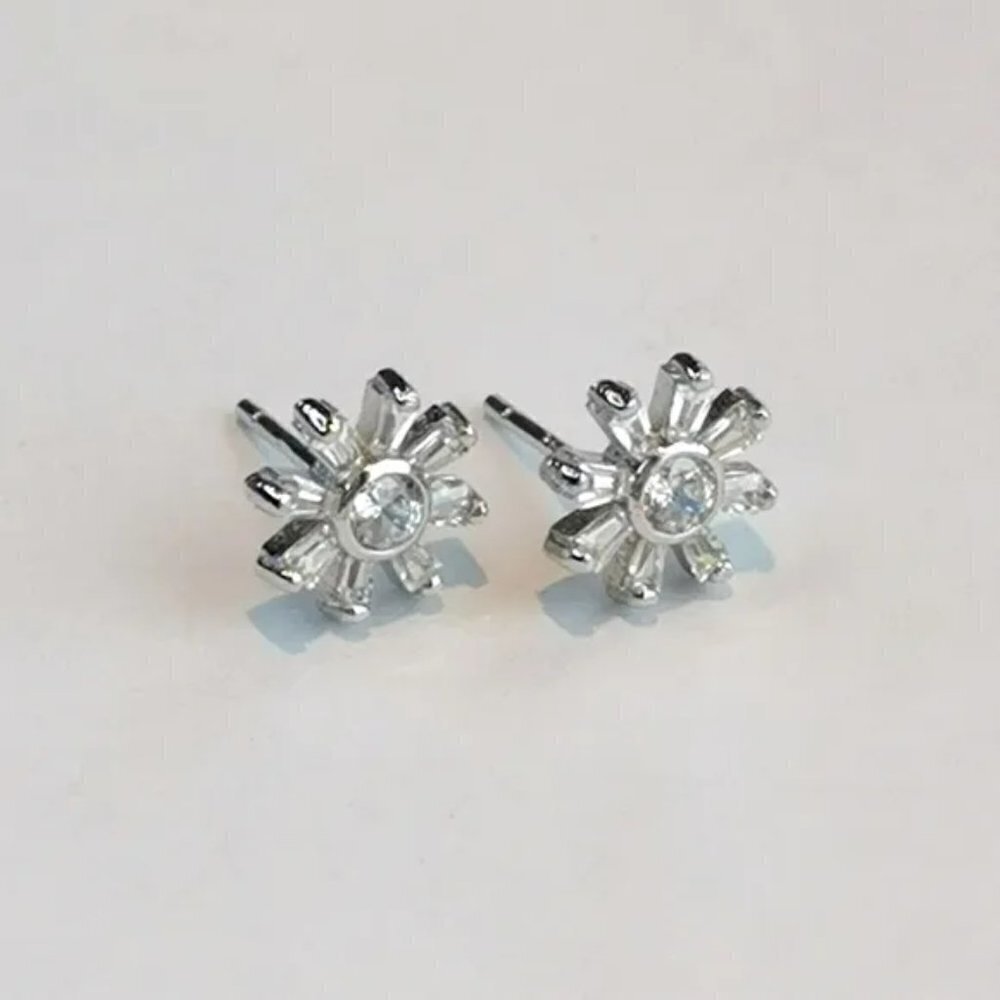 DAISY flower Sterling silver cz stud earrings - Picture 4 of 5